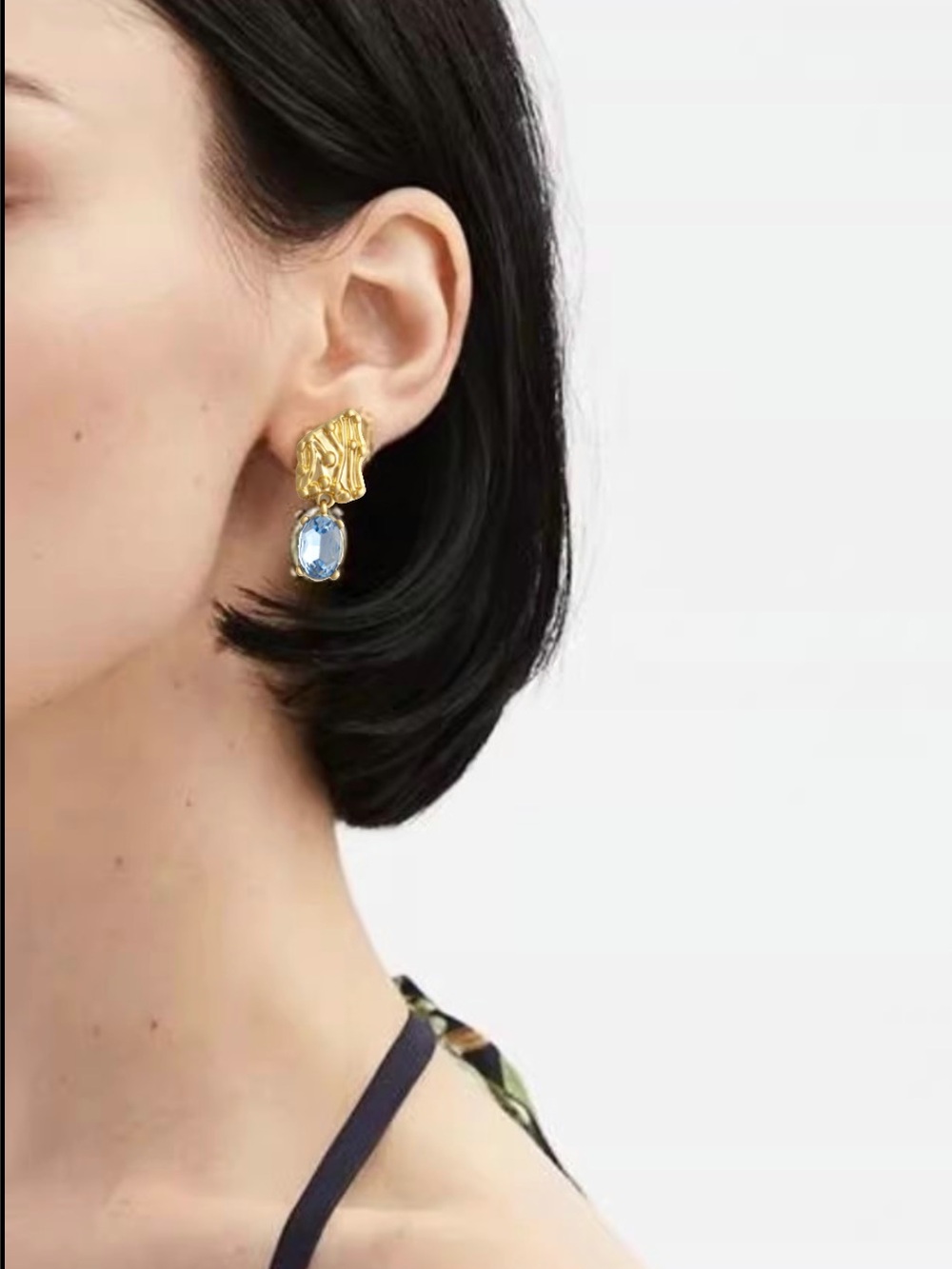 OSCAR DE LA RENTA • Enoki Shield Crystal Drop Earrings 
In Baby Blue - Picture 2 of 5